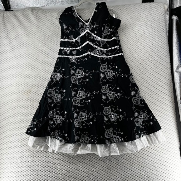 AGB Dress Fit & Flare Pinup Black Floral Embroidered Sequin Halter Party Size 14 - Picture 1 of 10
